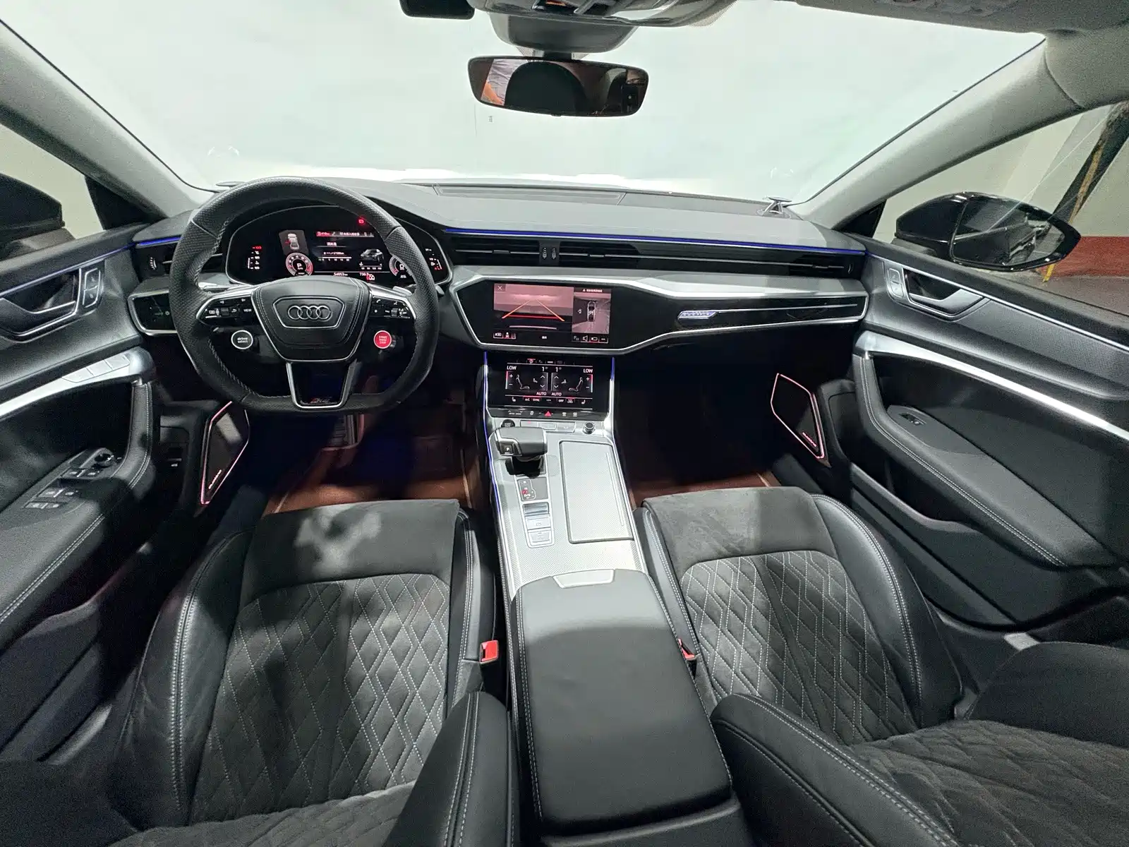 Фото 6 - Audi A7L