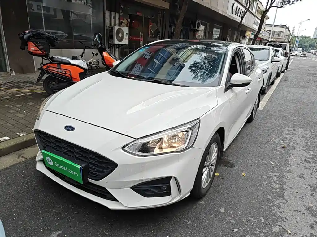 Фото 2 - Ford Focus