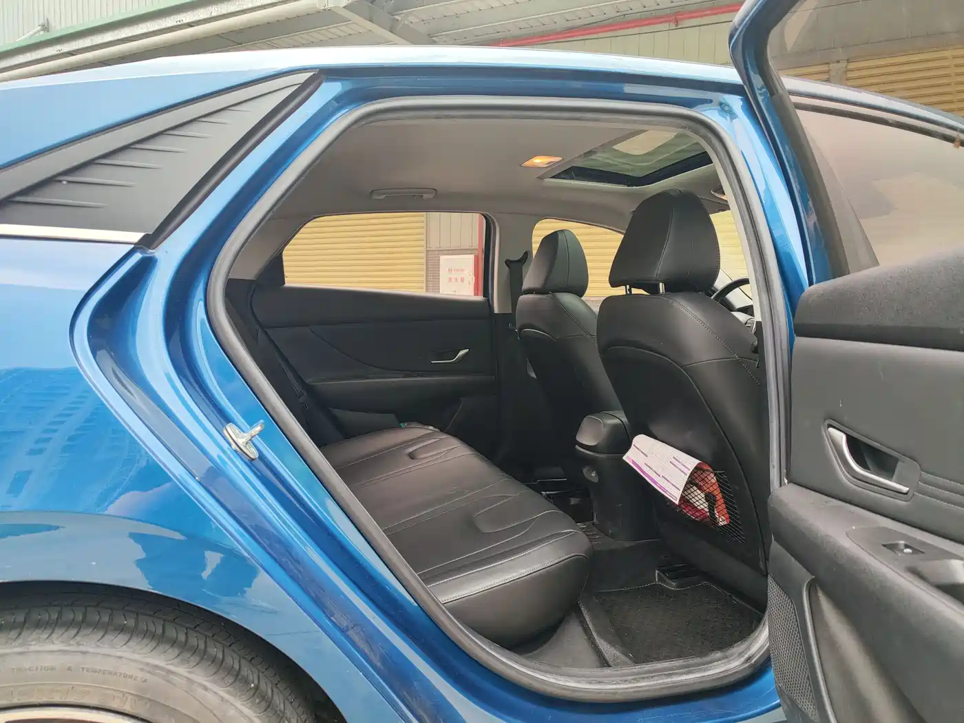 Hyundai Elantra 2021 1.5L CVT LUX Premium Edition фото 13