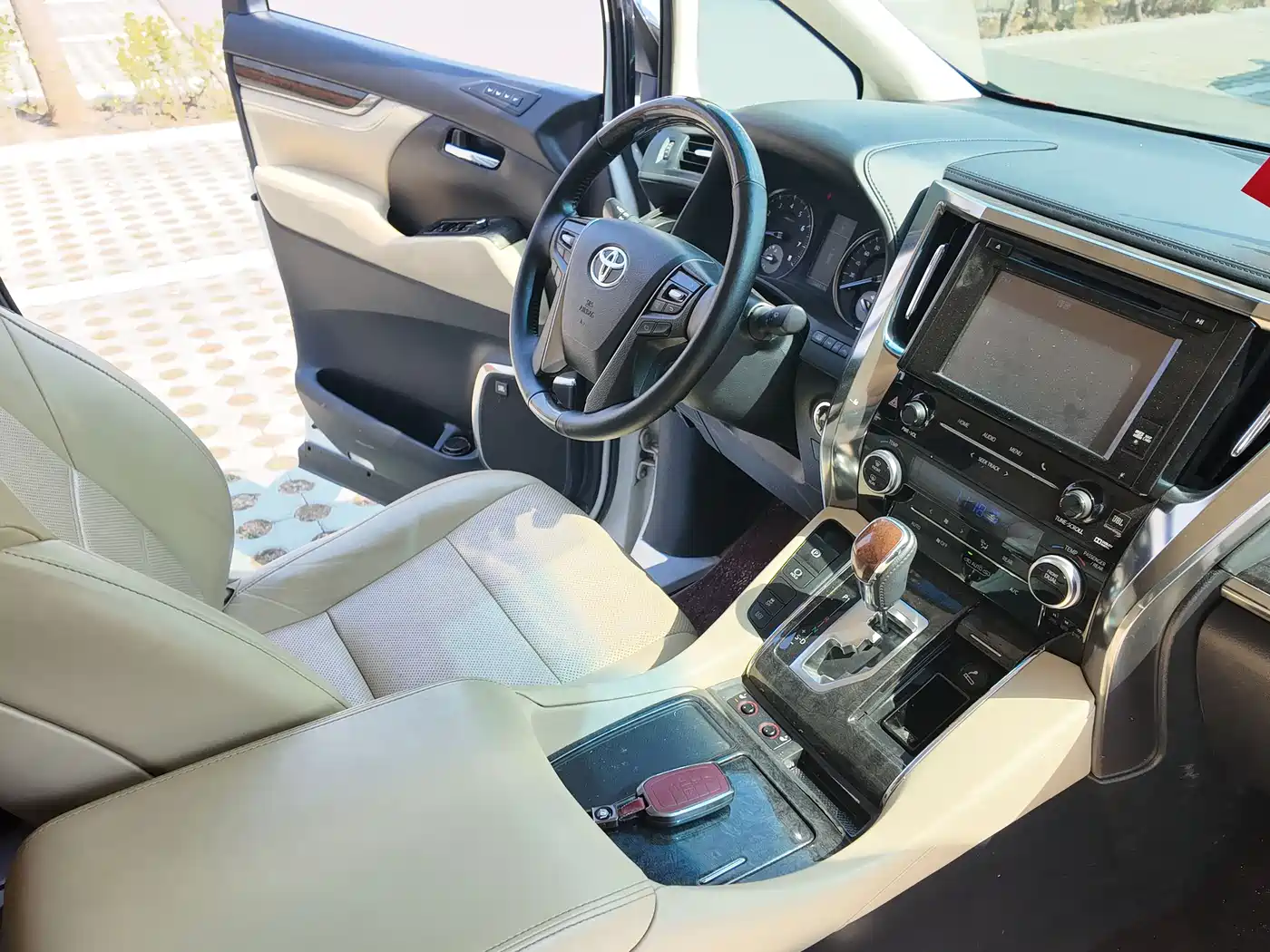 Toyota Alphard 2018 3.5L Premium фото 4