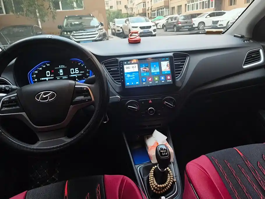 Photo 12 - Hyundai Verna