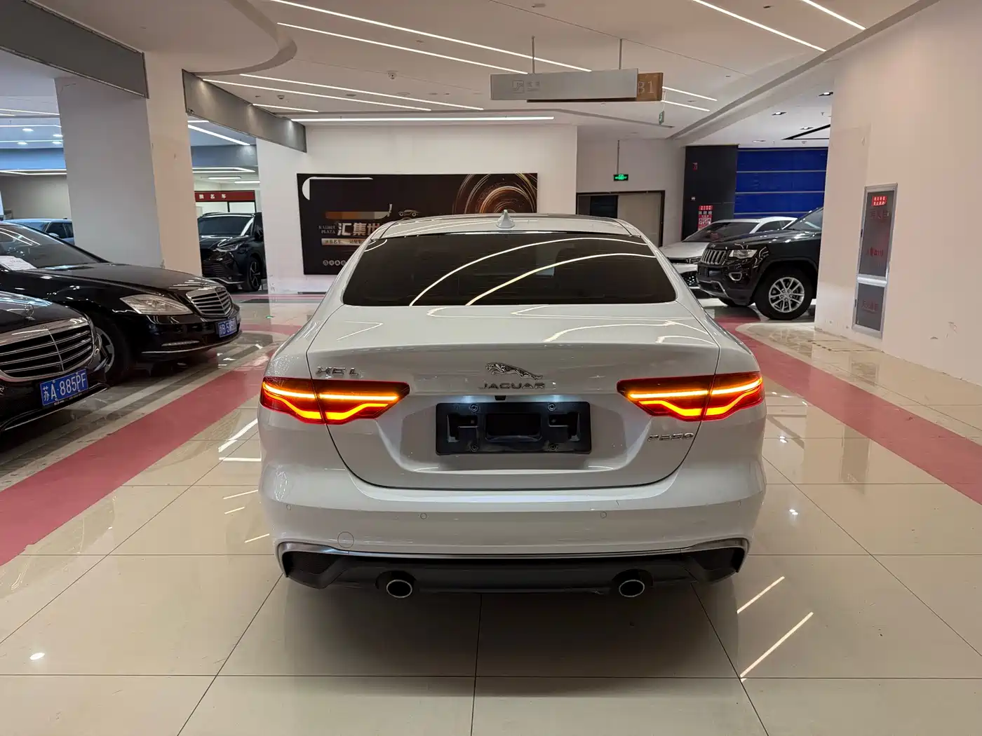 Jaguar XEL 2020 2.0T 200PS R-DYNAMIC Youth Sport Edition фото 15