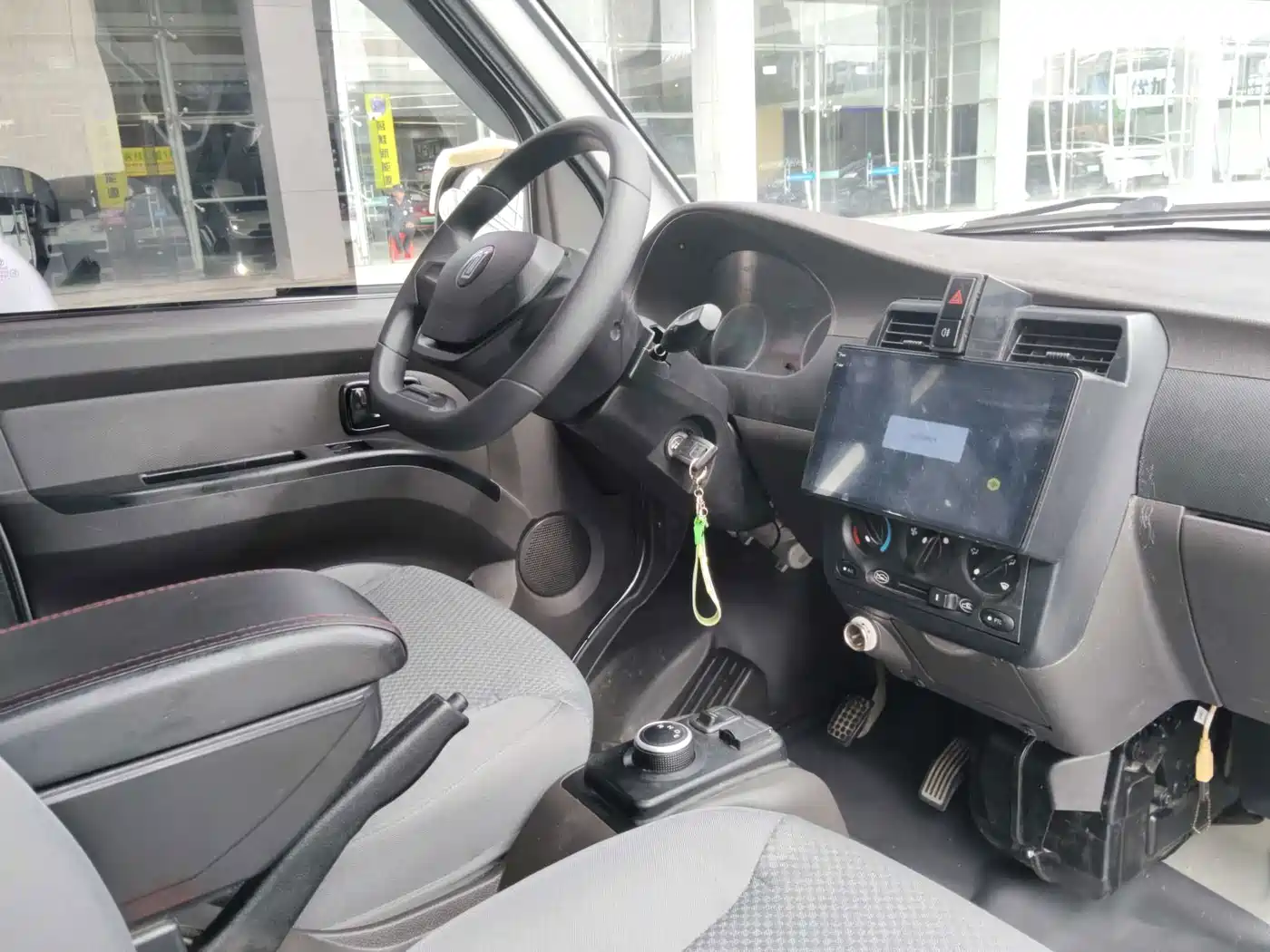 Фото 15 - Lingshi Auto Yufeng EV50
