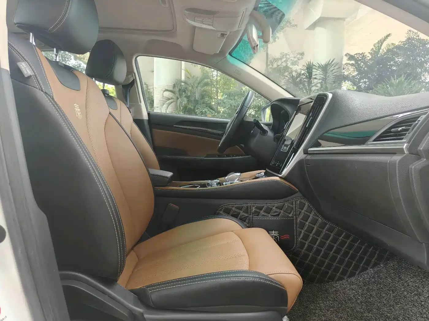 BYD Qin New Energy 2018 1.5T Smart Premium фото 16