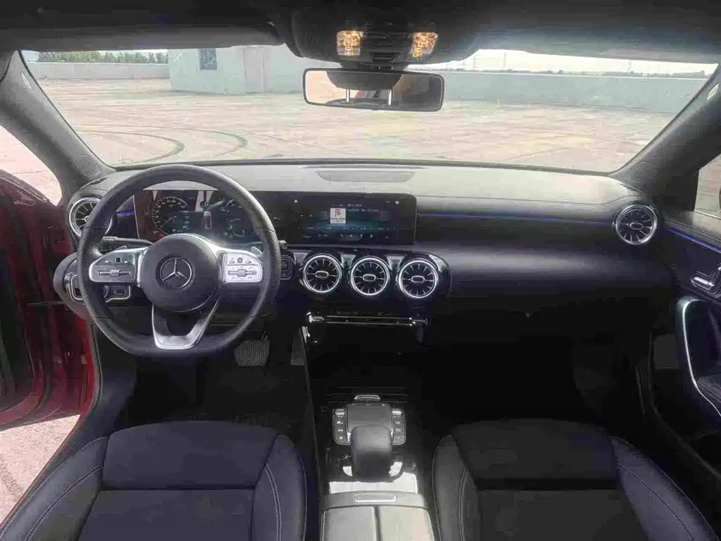 Mercedes-Benz A-Class 2019 A 200 L Sport Sedan фото 5