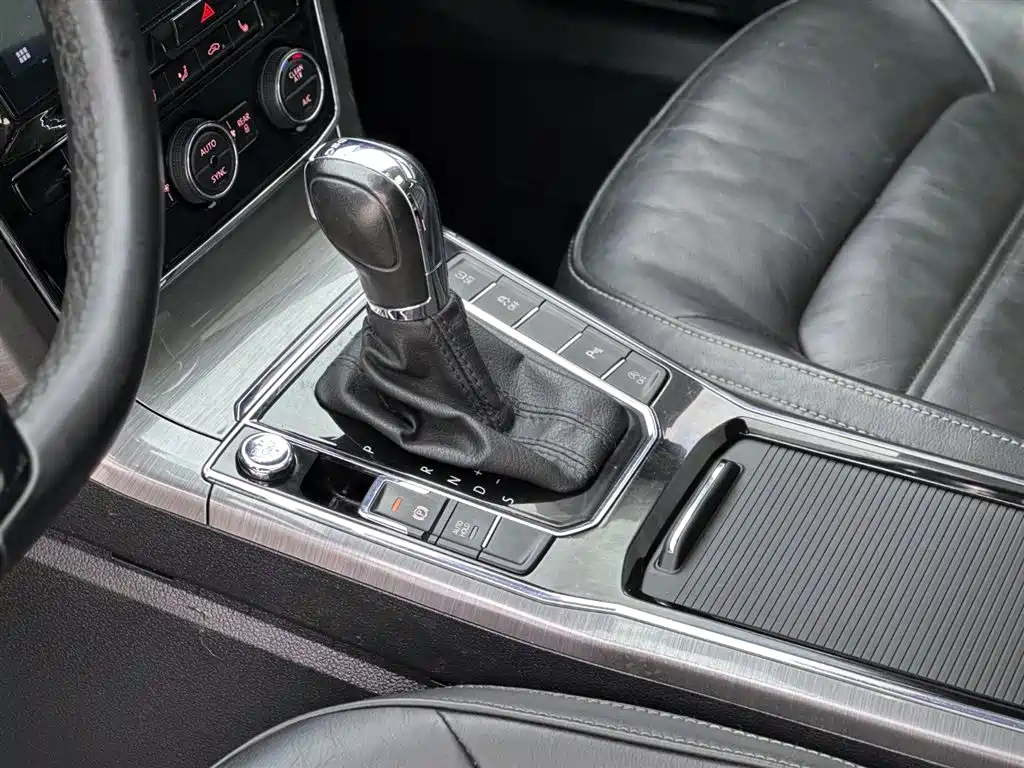 Volkswagen Passat 2017 330TSI DSG Prestige фото 12
