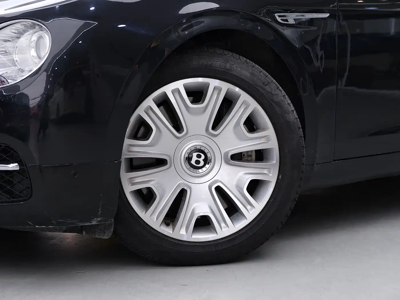 Bentley Flying Spur 2013 6.0T W12 Mulliner фото 2