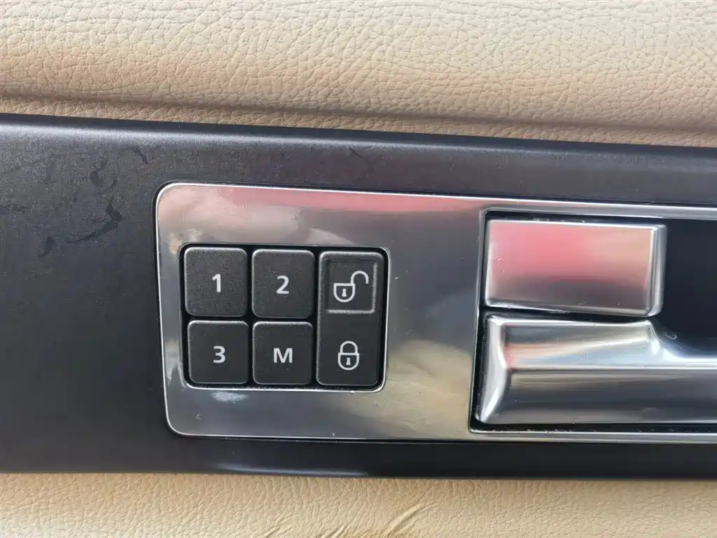 Land Rover Discovery 2012 3.0 SDV6 HSE Diesel фото 26