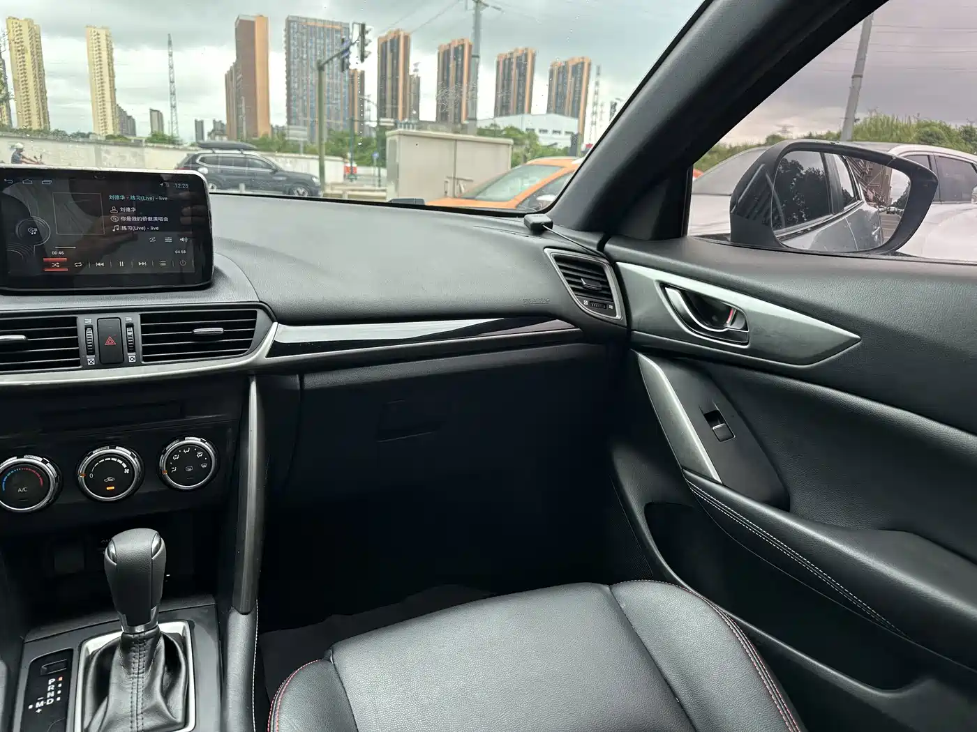 Photo 18 - Mazda CX-4