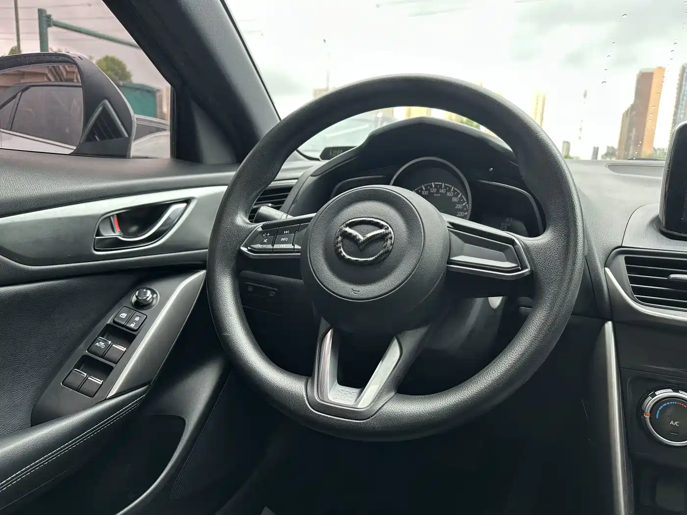 Photo 20 - Mazda CX-4