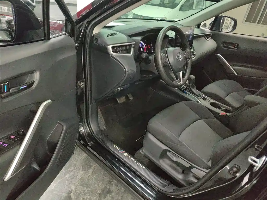 Toyota Frontlander 2023 2.0L CVT Leading Edition фото 12