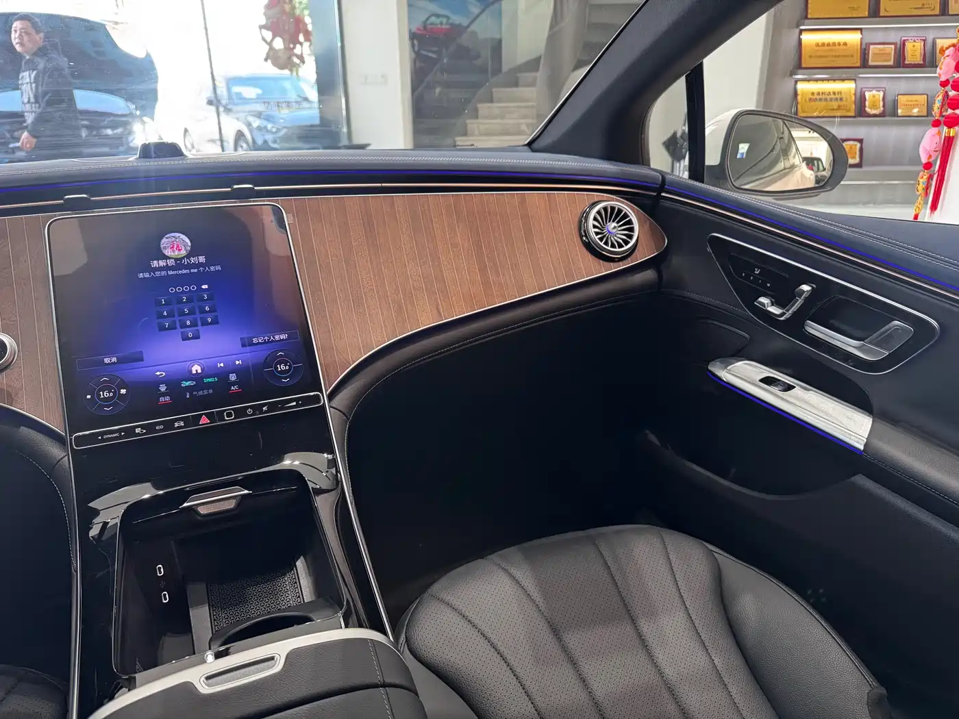 Mercedes-Benz EQE 2025 500 4MATIC Pioneer фото 15