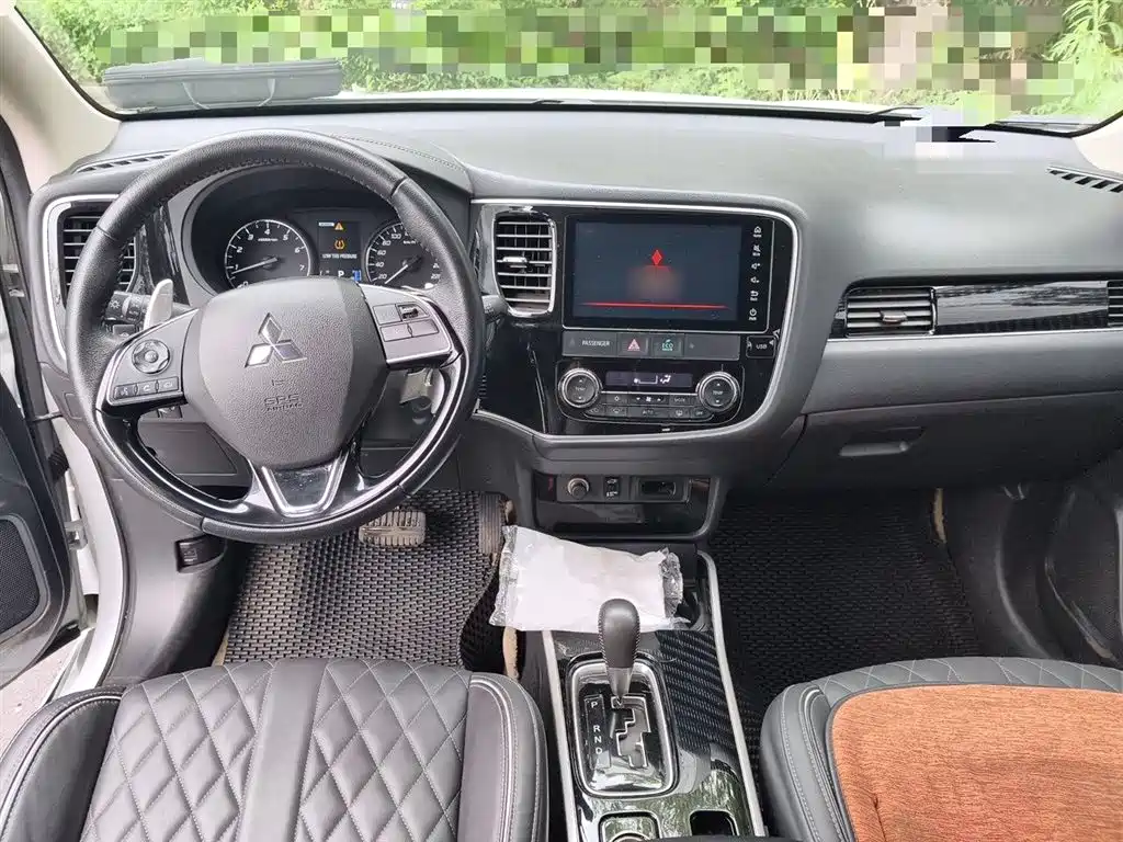 Mitsubishi Outlander 2021 2.4L 4WD Premium Edition 5-seater фото 5