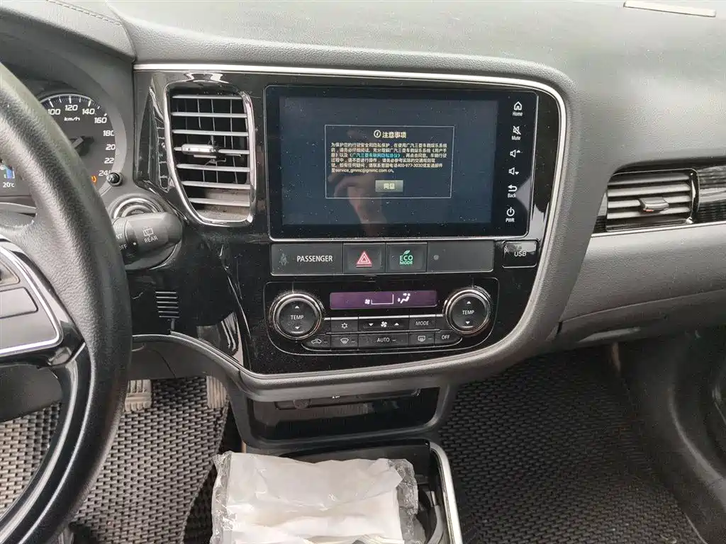 Mitsubishi Outlander 2021 2.4L 4WD Premium Edition 5-seater фото 9