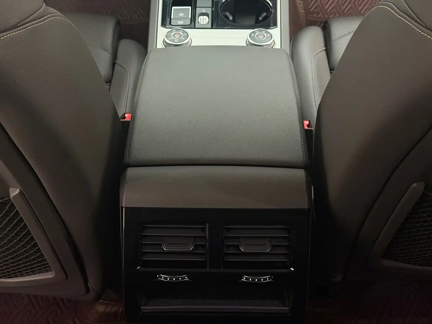 Volkswagen Touareg 2019 3.0TSI Sharp Edge Edition China VI фото 18