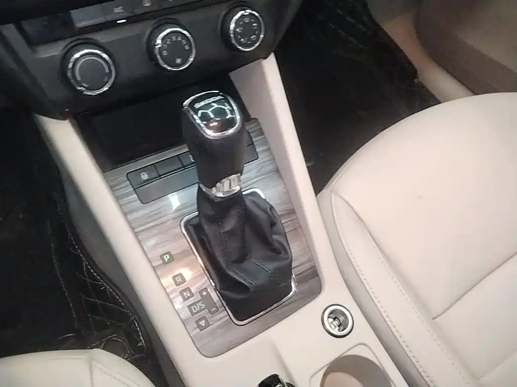 Škoda Octavia 2015 1.6L Automatic逸俊版 фото 14