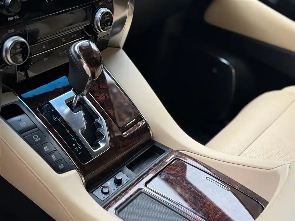Toyota Alphard 2019 Hybrid 2.5L Luxury фото 13