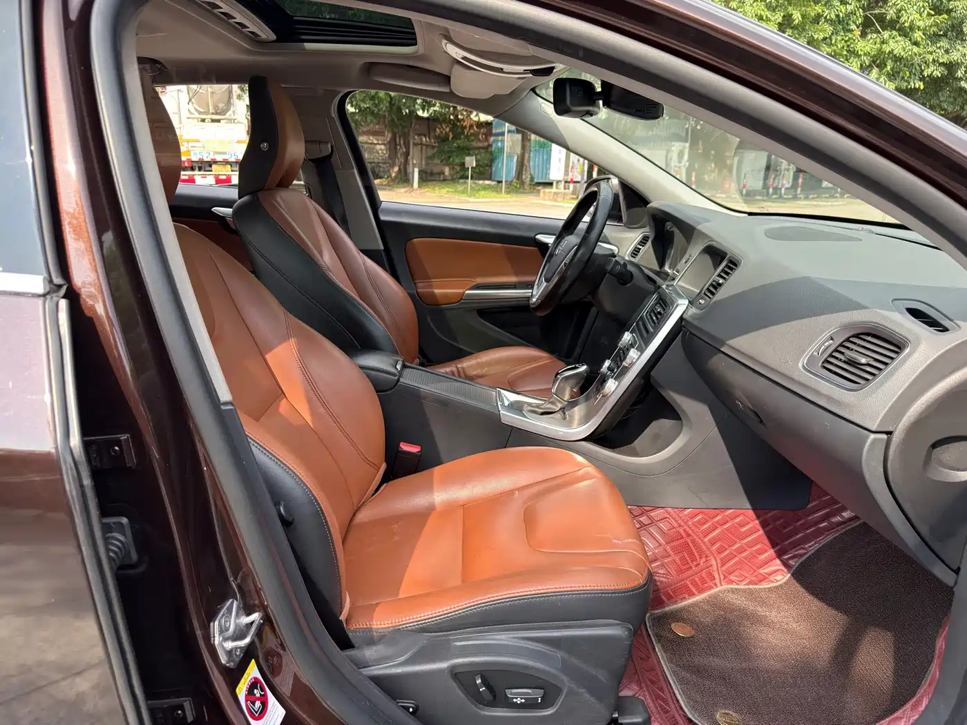 Фото 17 - Volvo S60