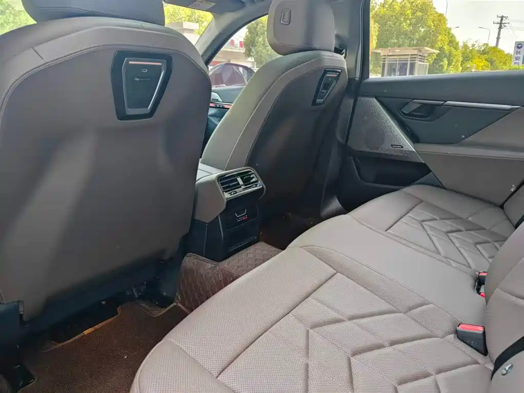 BMW 5 Series 2024 530Li Leading Model Luxury Package фото 14