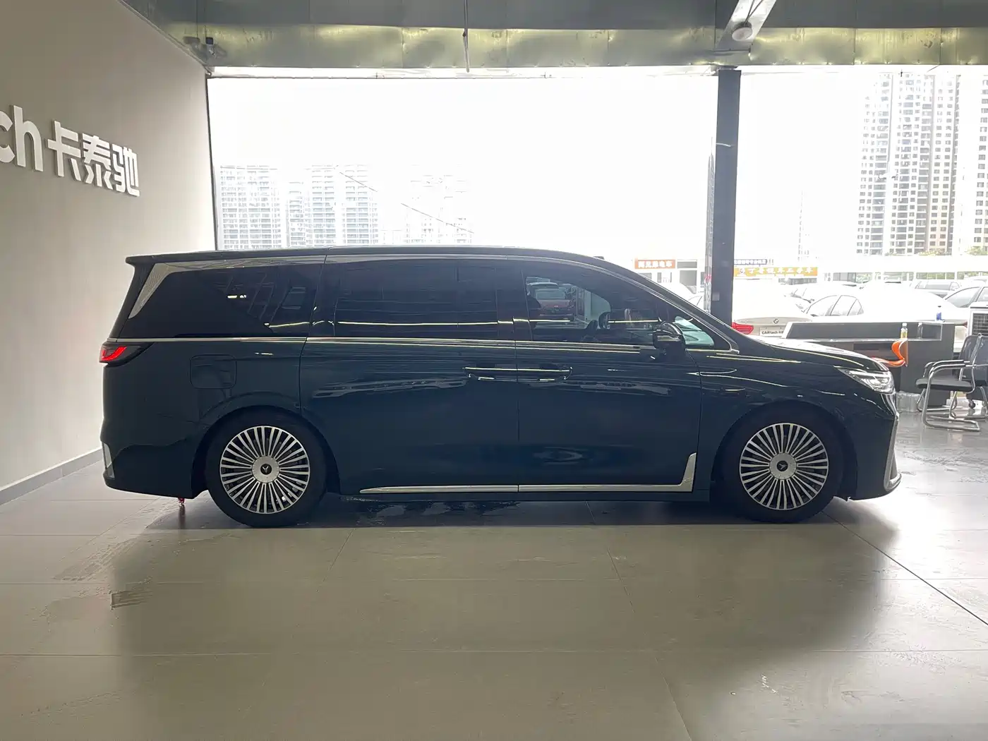 Voyah Dreamer 2025 2025 PHEV AWD Flagship Qian Kun Edition