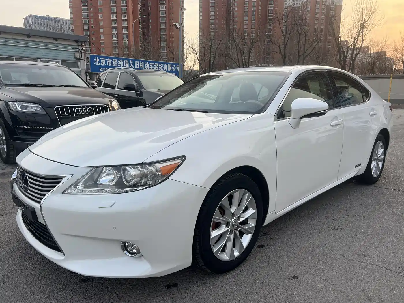 Lexus ES 2014 300h Elite Edition фото 3