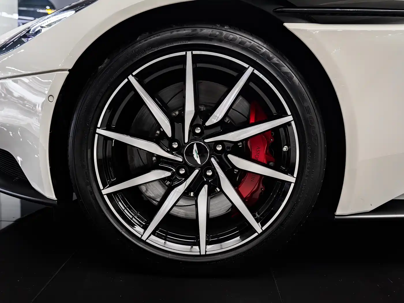 Aston Martin DB11 2018 2019 Model 4.0T V8 Coupe