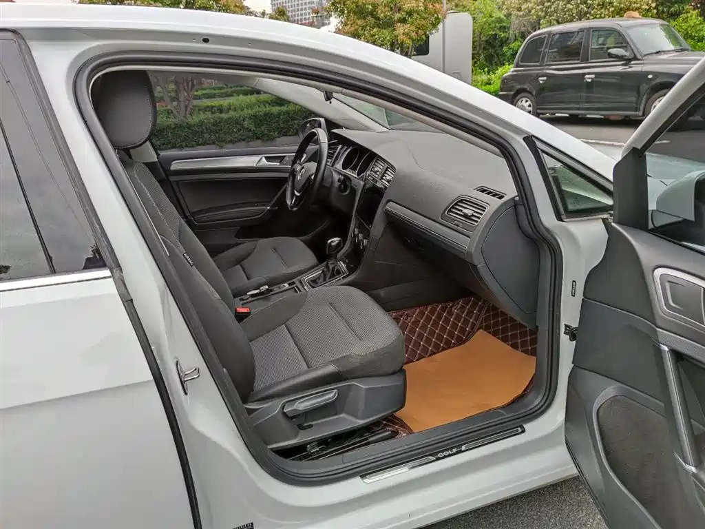 Volkswagen Golf 2020 Beloved Edition 280TSI DSG Comfort фото 7