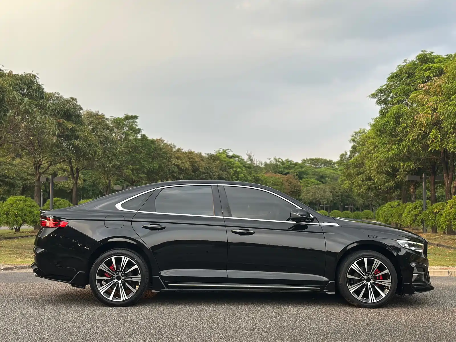 Фото 4 - Geely Preface
