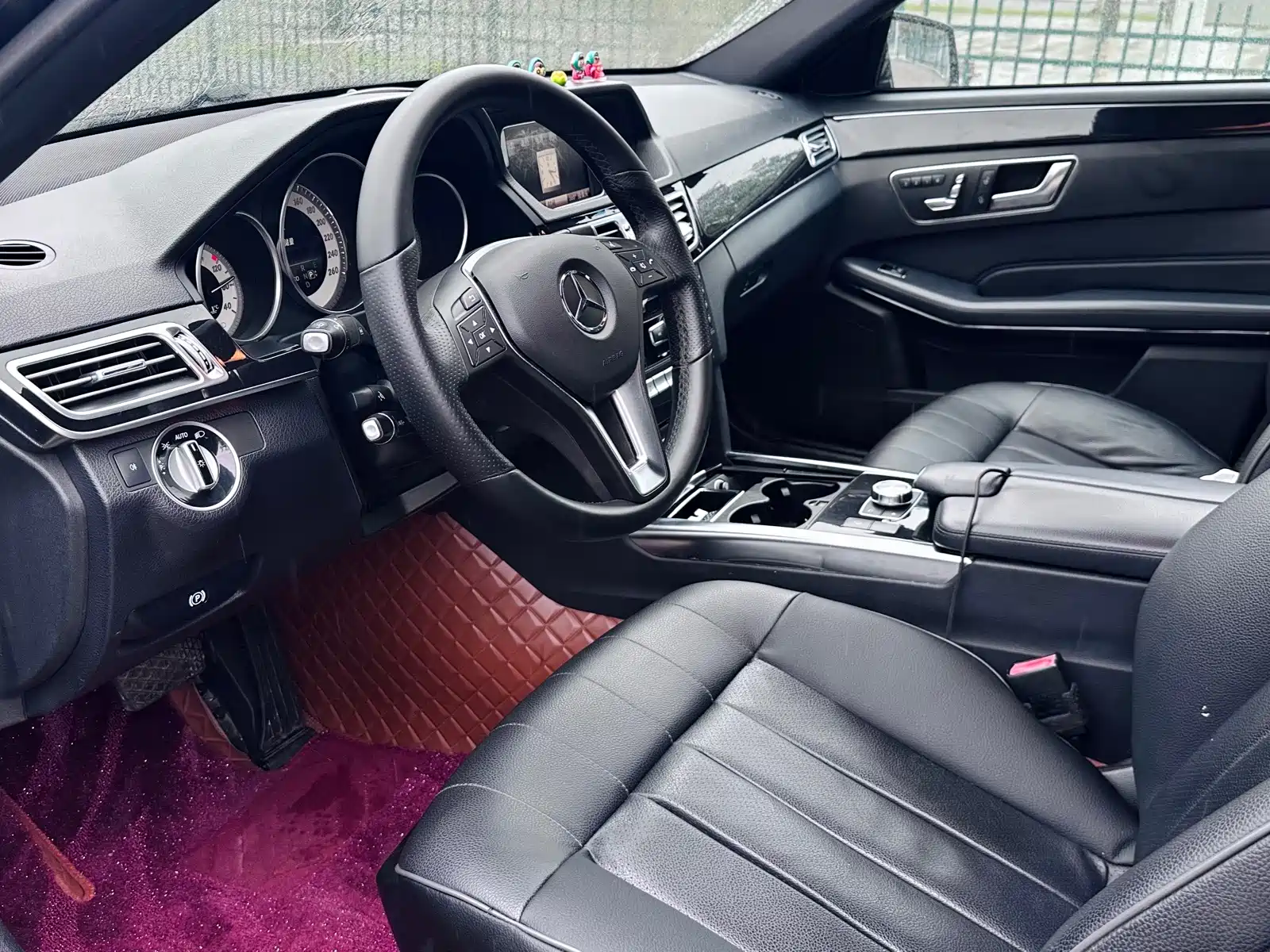 Фото 4 - Mercedes-Benz E-Class