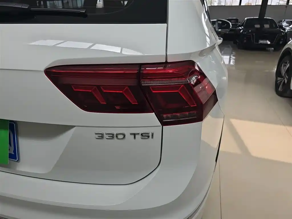 Volkswagen Tiguan L 2023 330TSI Auto 2WD R-Line Premium Edition фото 8