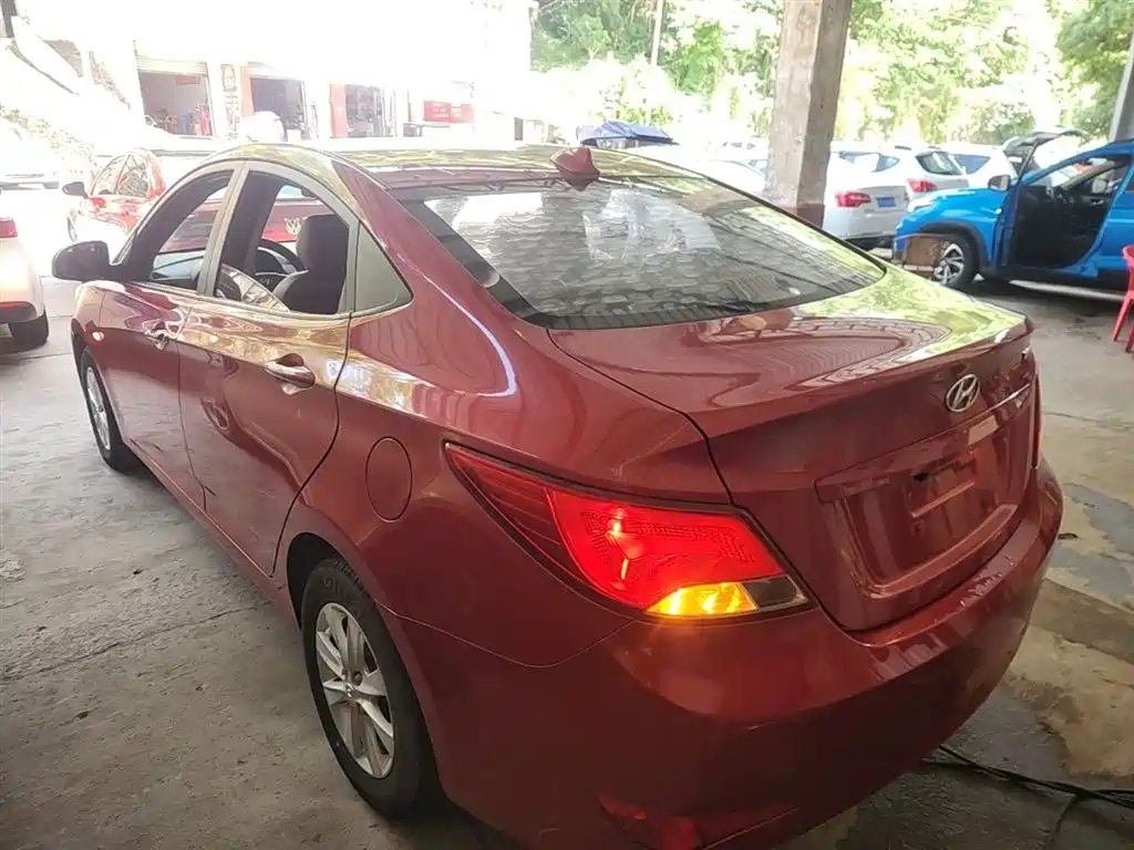 Hyundai Verna 2014 1.4L Manual Smart GLS фото 5