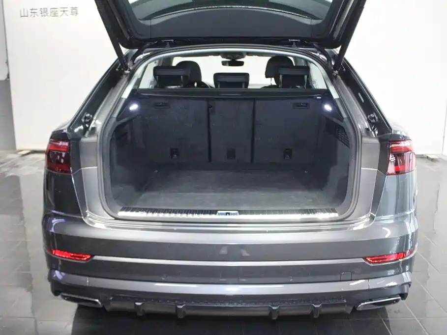 Audi Q8 2026 2024 45 TFSI Luxury Sport