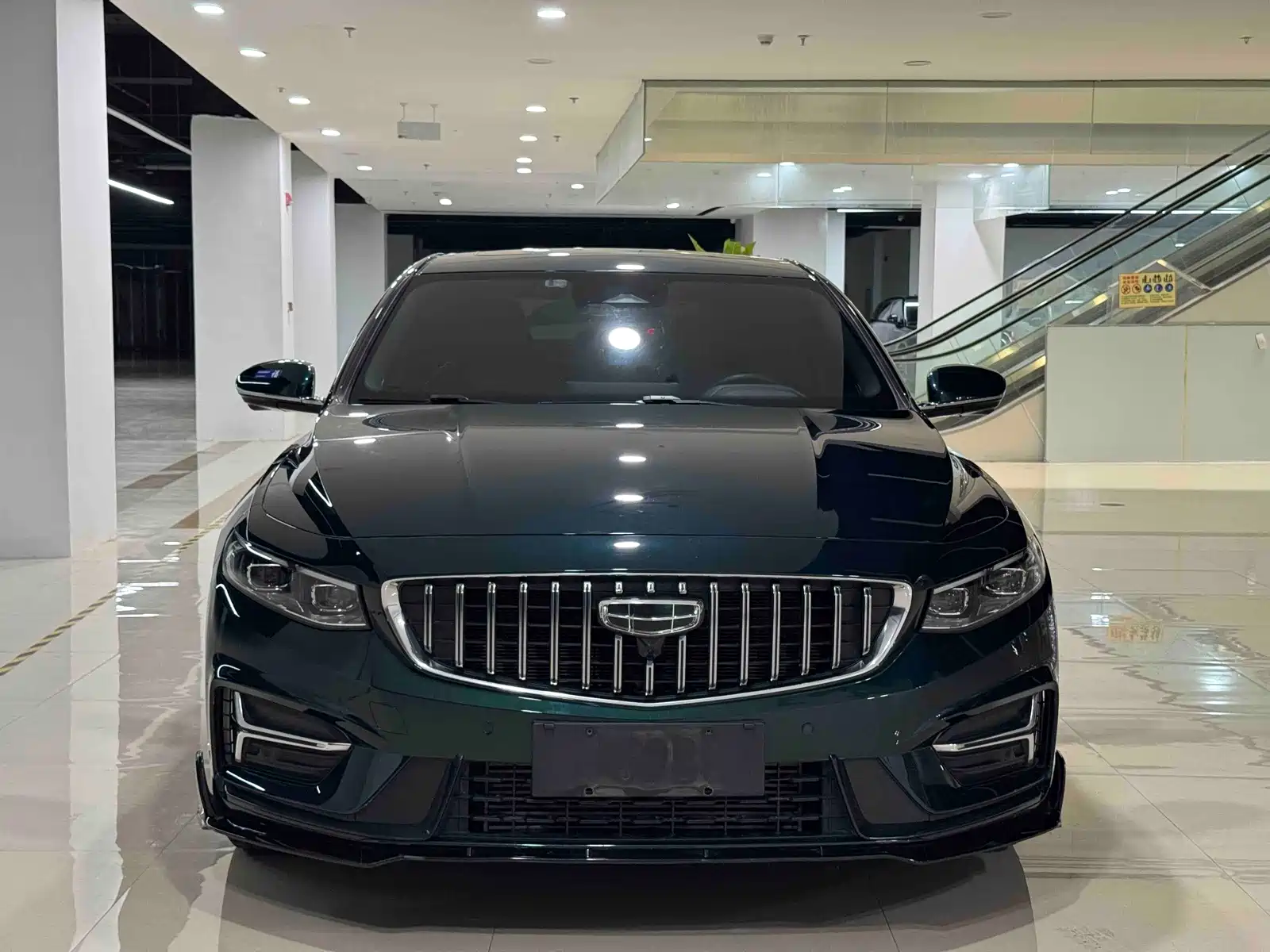 Фото 2 - Geely Preface