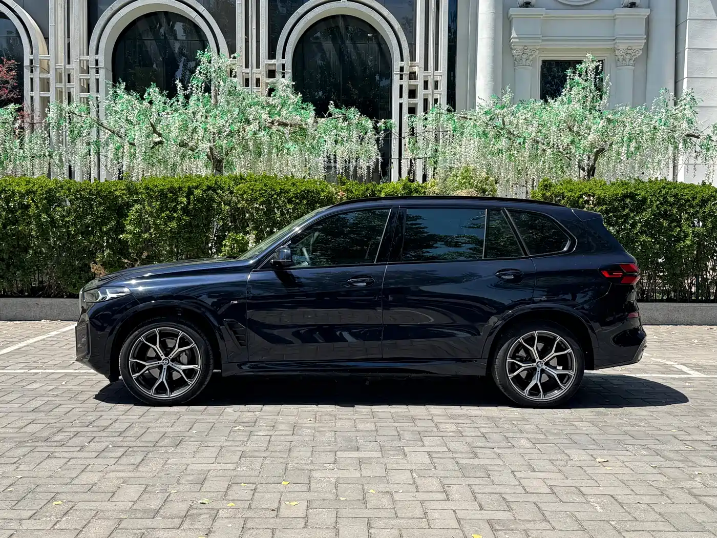 BMW X5 2023 xDrive 30Li Premium M Sport Package фото 17