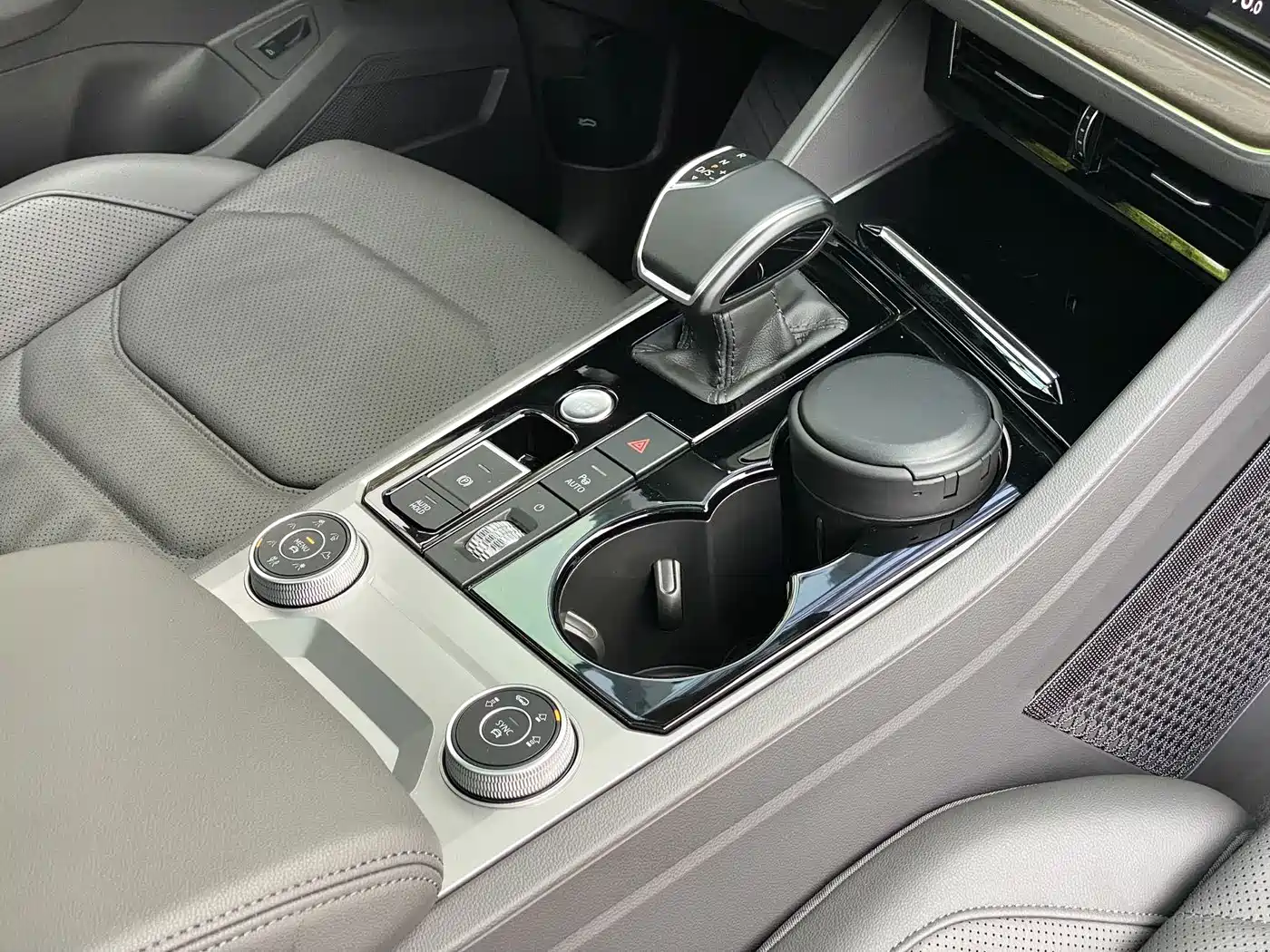 Volkswagen Touareg 2022 3.0TSI Rui Xiang Edition Gloss Black Sport Package фото 11