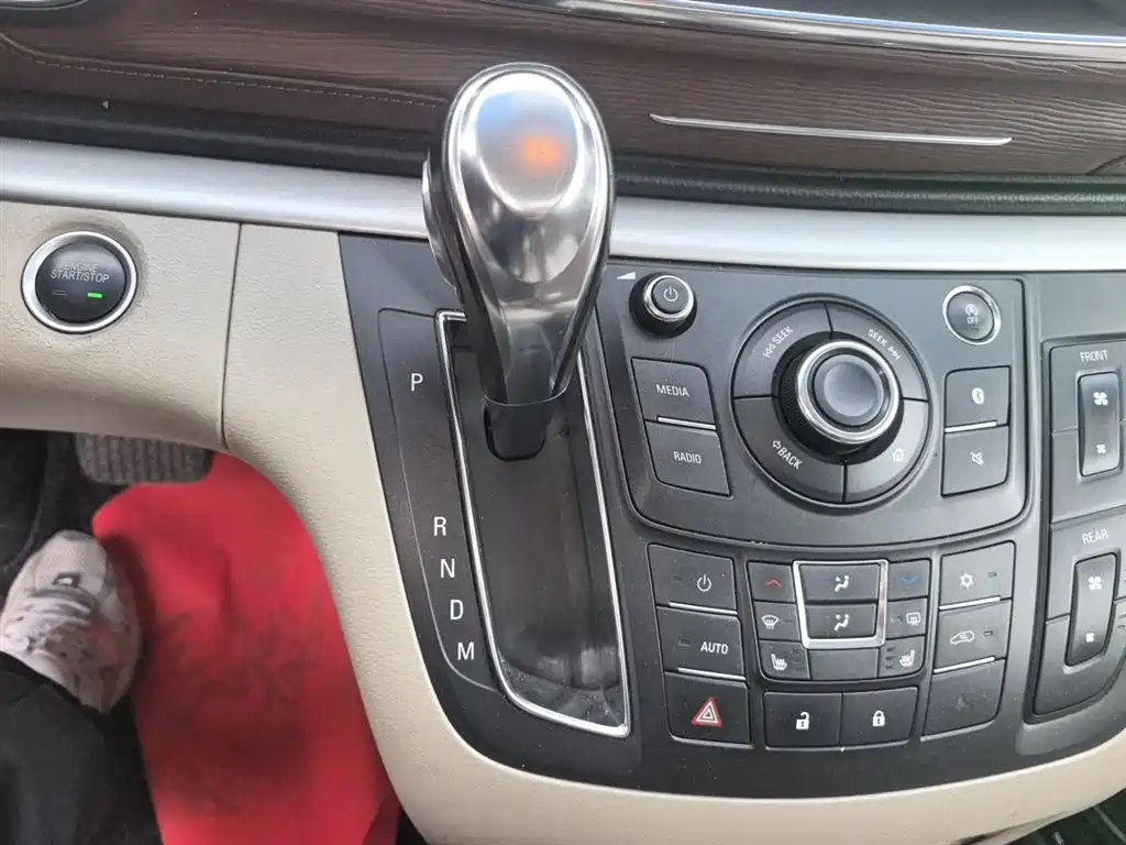 Buick GL8 2017 25S Premium Model China V фото 7