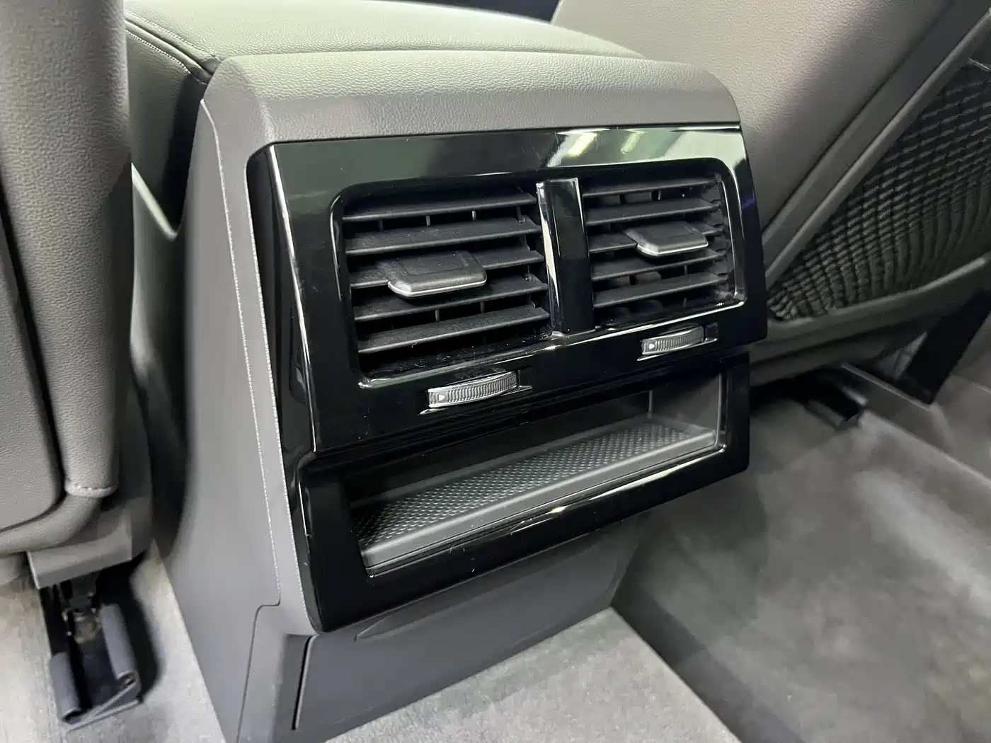 Volkswagen Touareg 2019 3.0TSI Sharp Edge Edition China VI фото 17