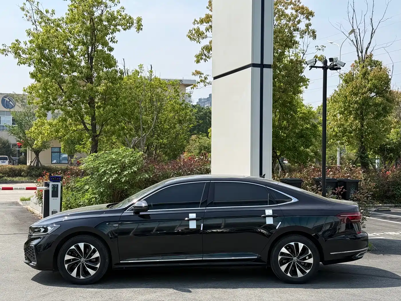 Volkswagen Passat 2022 330TSI Starlight Luxury Edition фото 2