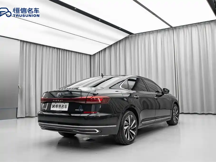 Volkswagen Passat 2024 380TSI Luxury фото 5
