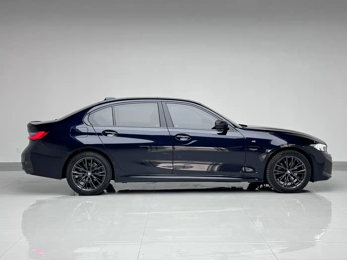 BMW 3 Series 2023 325Li M Sport Black Night Package фото 4