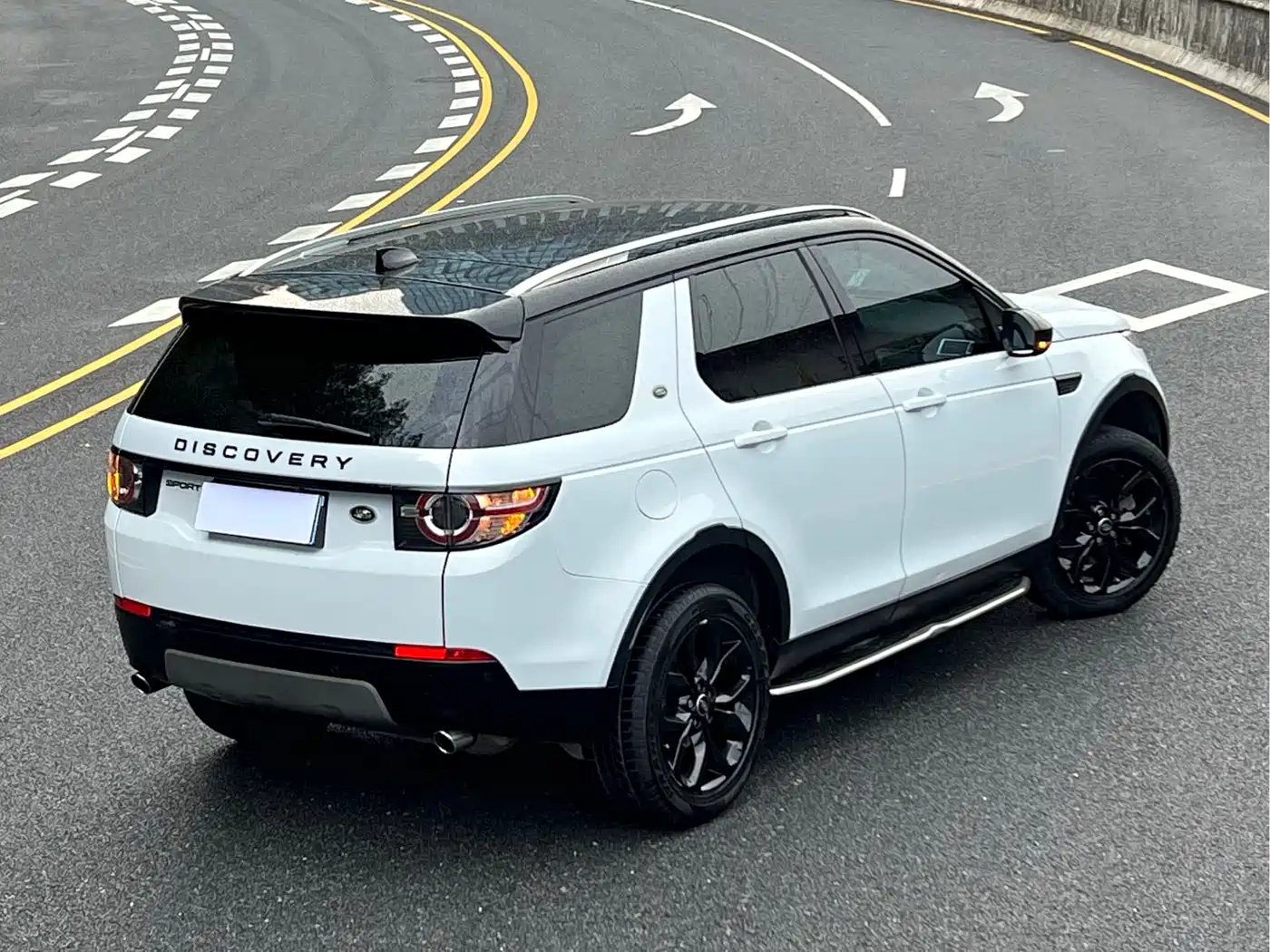 Land Rover Discovery Sport 2017 2.0T Cool Black Limited Edition фото 18