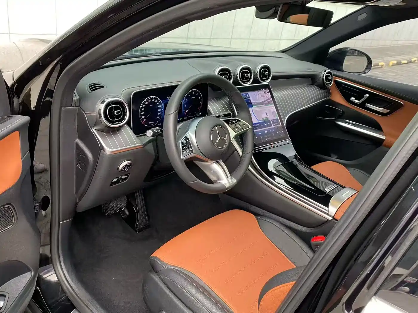 Mercedes-Benz GLC 2023 GLC 260 L 4MATIC Sport 5-seater фото 4