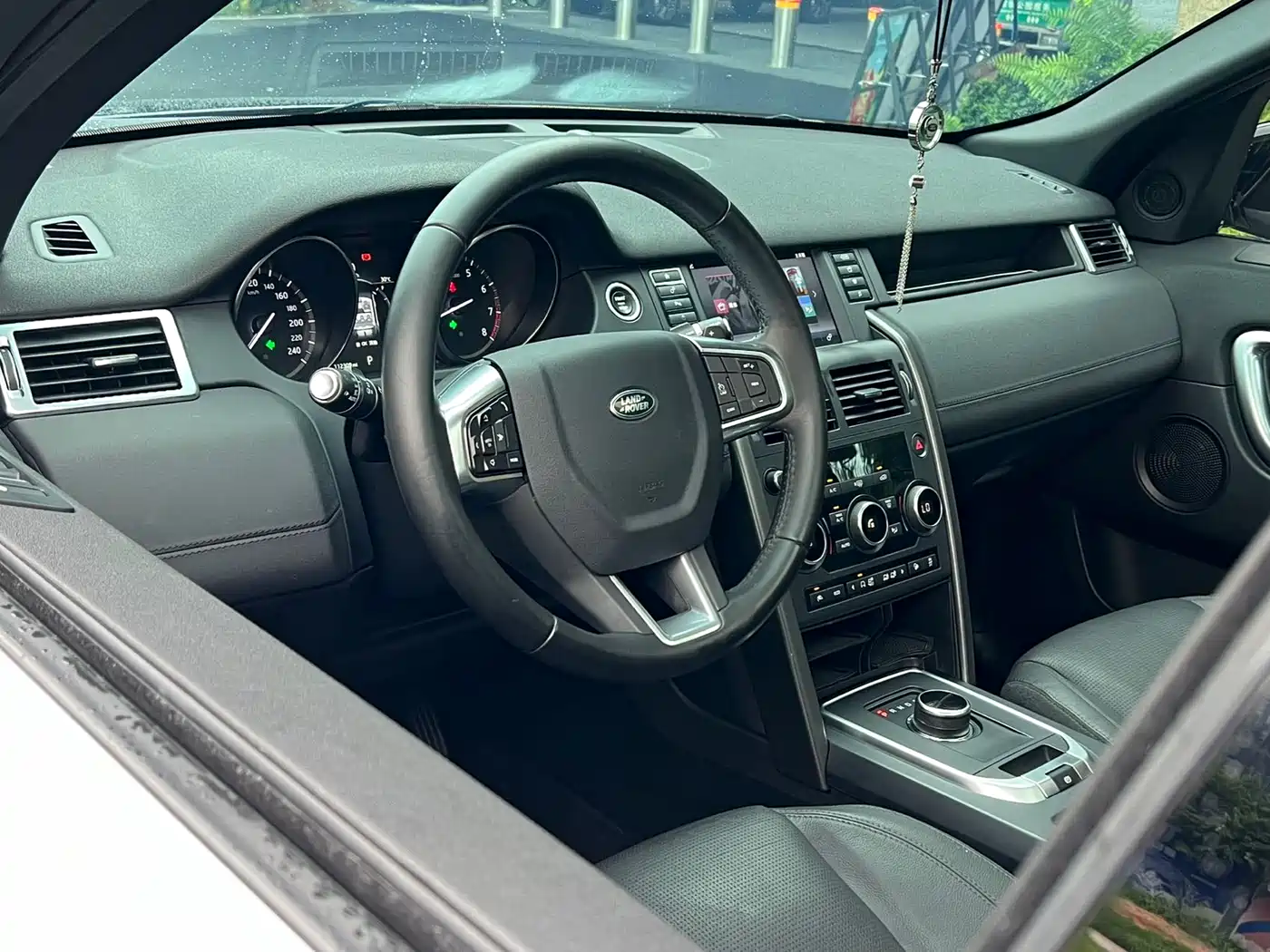 Land Rover Discovery Sport 2017 2.0T Cool Black Limited Edition фото 6