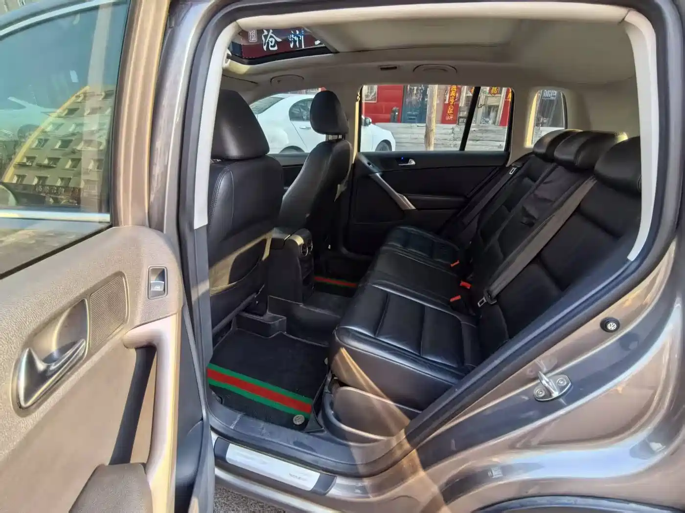 Volkswagen Tiguan 2010 1.8TSI Automatic 4WD Elite фото 8