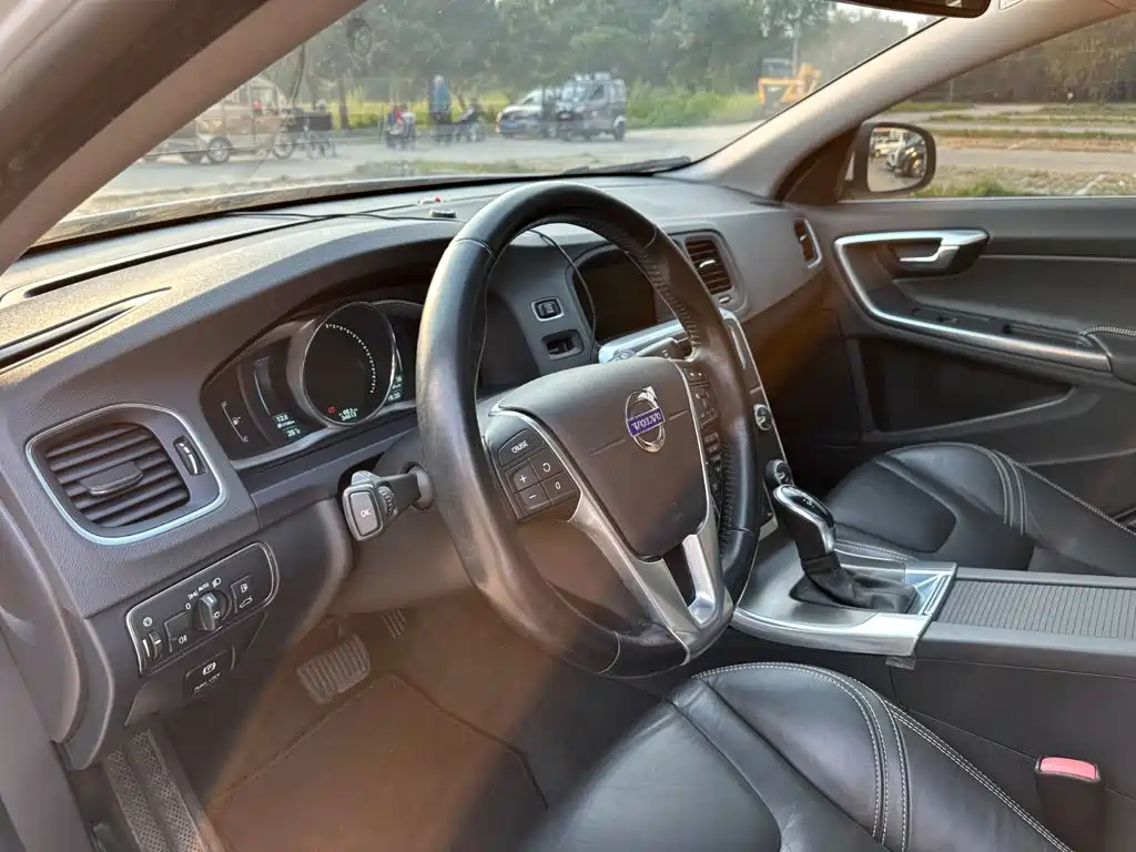 Volvo V60 2013 2014 T5 Wisdom & Elegance