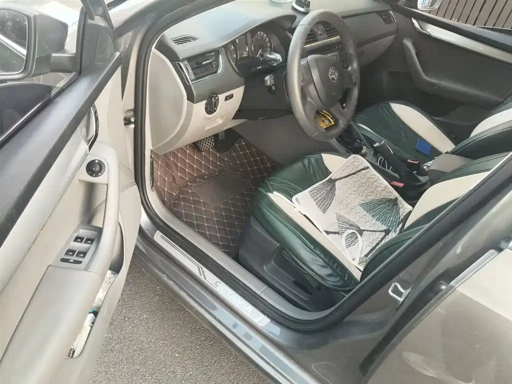 Škoda Octavia 2015 1.6L Automatic逸杰版 фото 13