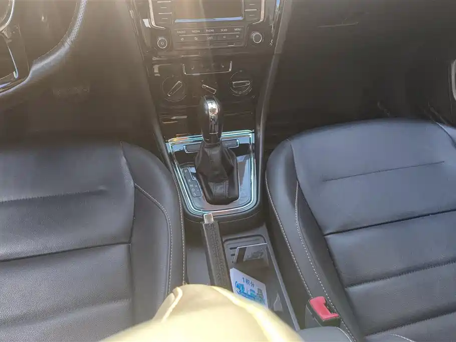 Volkswagen Bora 2016 1.6L Automatic Luxury фото 16
