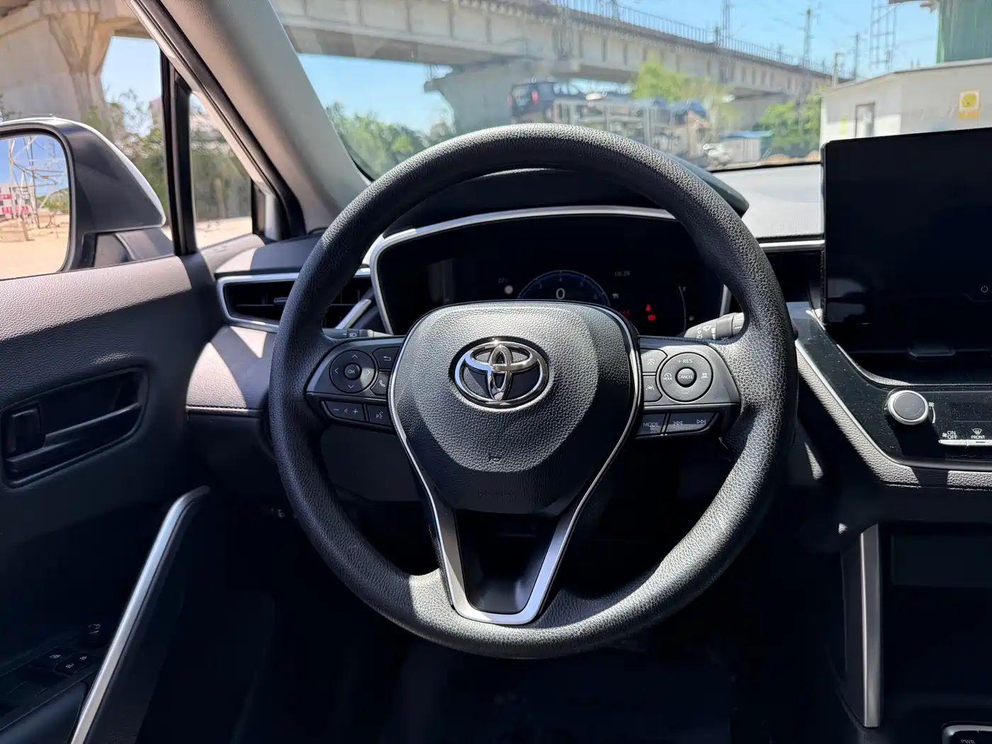 Toyota Frontlander 2024 2.0L CVT Leading Plus Edition фото 11