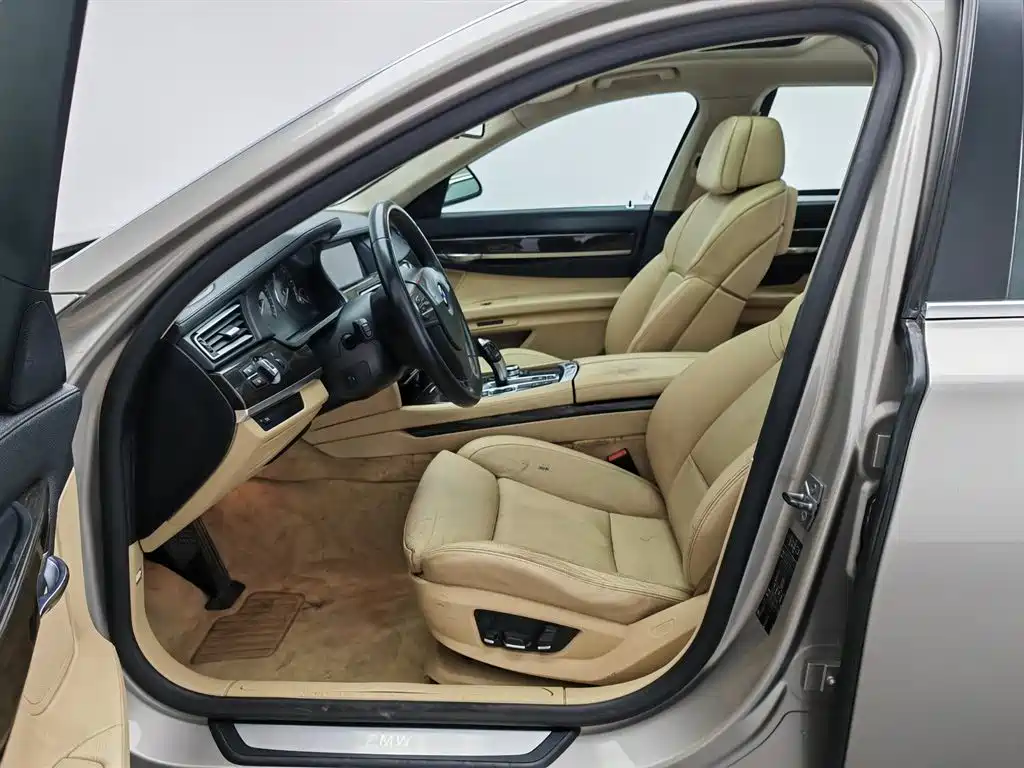 BMW 7 Series 2009 740Li Luxury фото 10