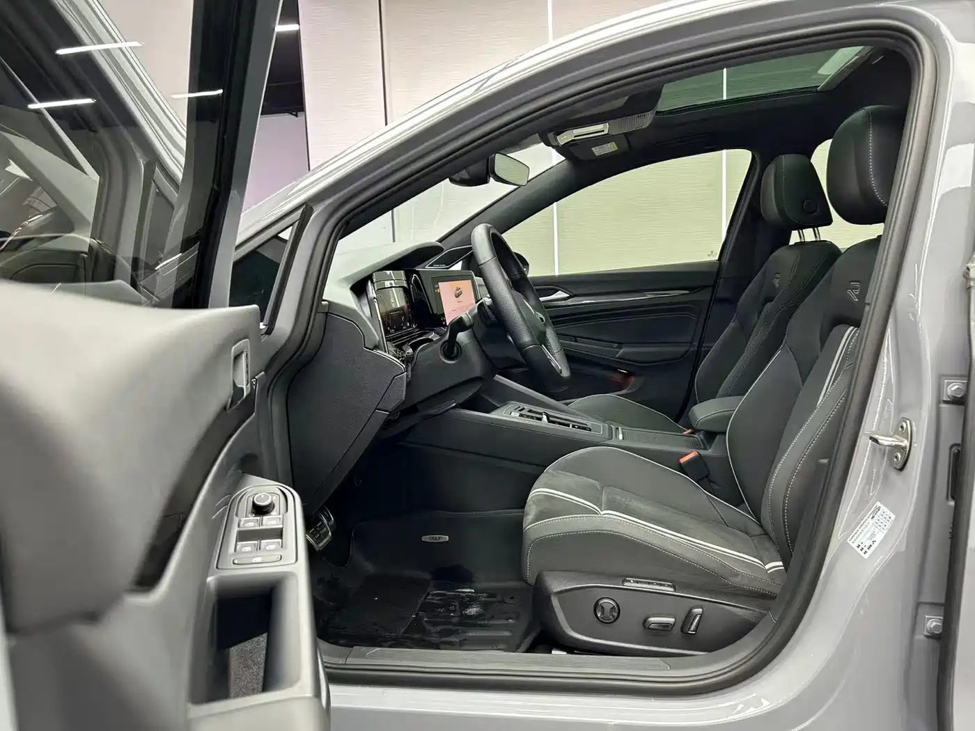 Volkswagen Golf 2021 280TSI DSG R-Line фото 9